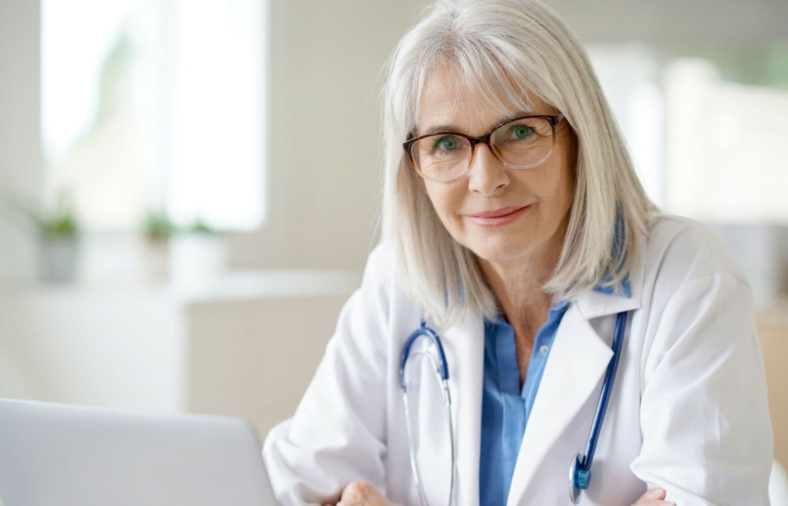 Endocrinologist explains how cortisol and blood sugar keep women over 40 gaining weight.