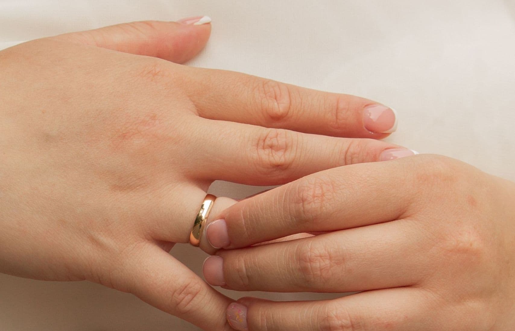 Tight ring.
